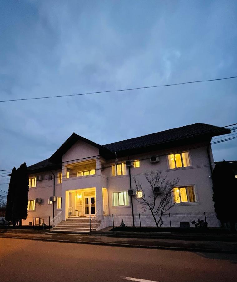 Cochet Boutique 호텔 Târgu Jiu 외부 사진